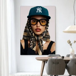 Wandkleed Cool Girl in maat en frame naar keuze