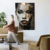 Wandkleed Golden Girl in maat en frame naar keuze